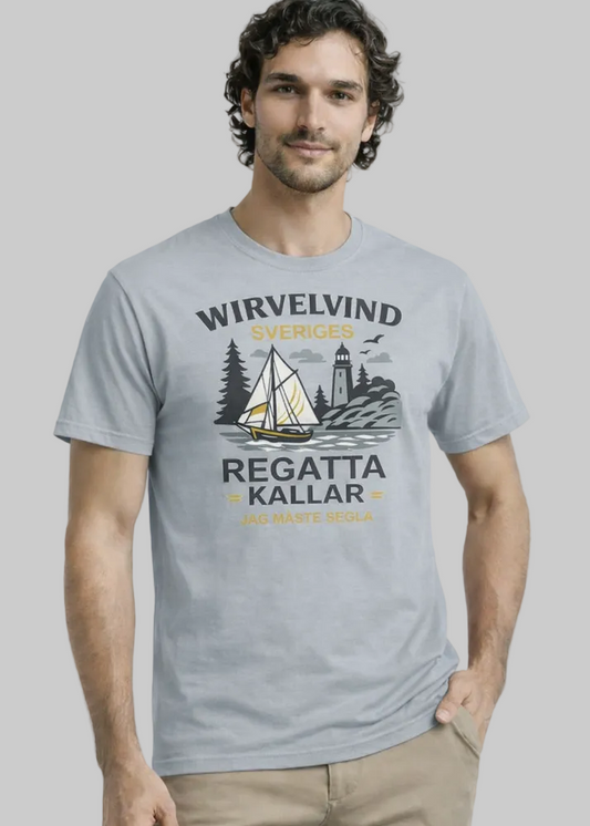 Grå Wirvelvind t-shirt med nordiskt kustmotiv och segelbåt, framifrån