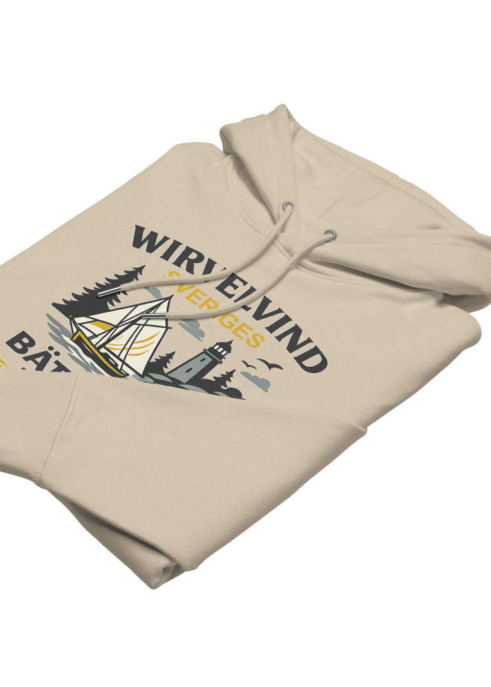 Beige ekologisk hoodie med Wirvelvind Båtkusten kallar-tryck, framifrån