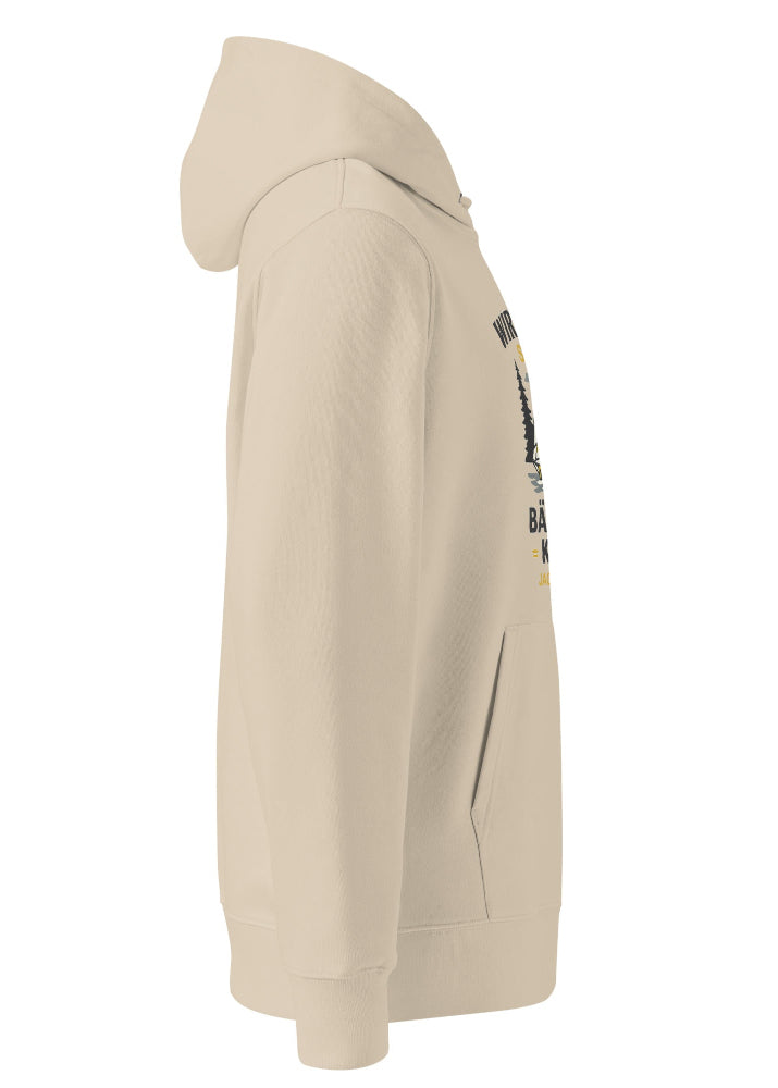 Beige ekologisk hoodie med Wirvelvind Båtkusten kallar-tryck, framifrån