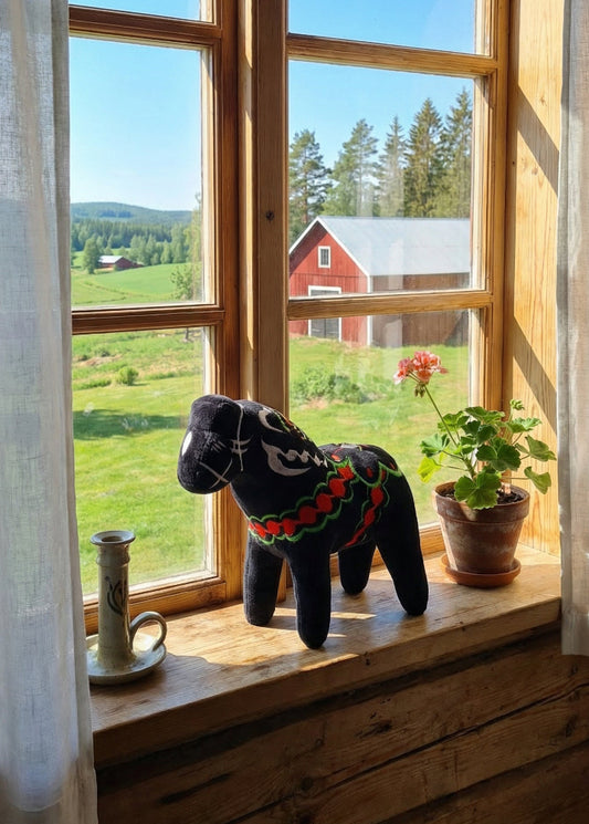 Mjuk Dalahäst Svart 20 cm | Svensk Kurbits Plyschfigur