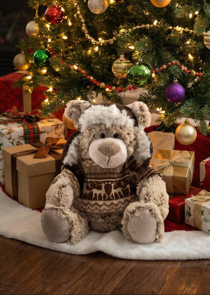 Pluche hond 20 cm met pilotenmuts en nordische trui – zacht gosedjur voor barnrum en vinterdekoration