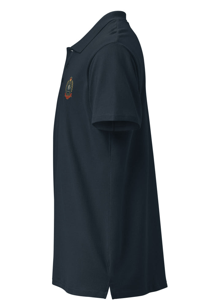 Marinblå piképolo med ryttartryck i fyra färger på ryggen